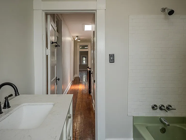 2222 Linden Ave — Photo 40