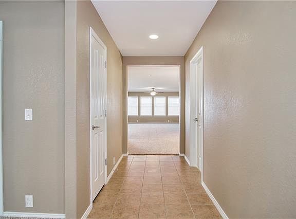 4th image of 10408 Jaybird Dr