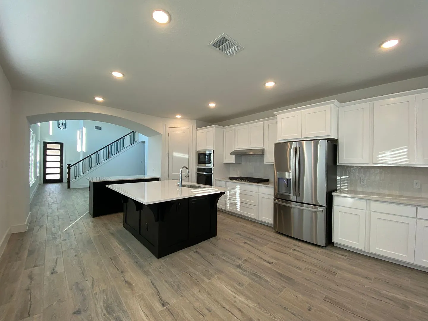 1 Mile to Gruene /4 Bedrooms 3 Bathrooms plus a Game Room Loft / Covered Patio / Fenced in Yard /... — Photo 4