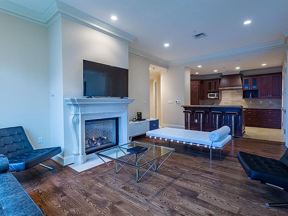 4th image of 2525 N Pearl St #1106F