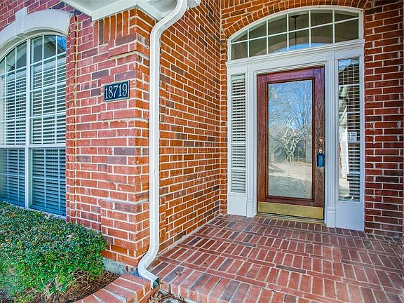 3rd image of 18719 Tall Oak Dr
