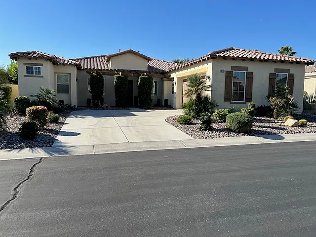 4 bed, 3.5 bath, 2590 sqft, $3,900 — Photo 2