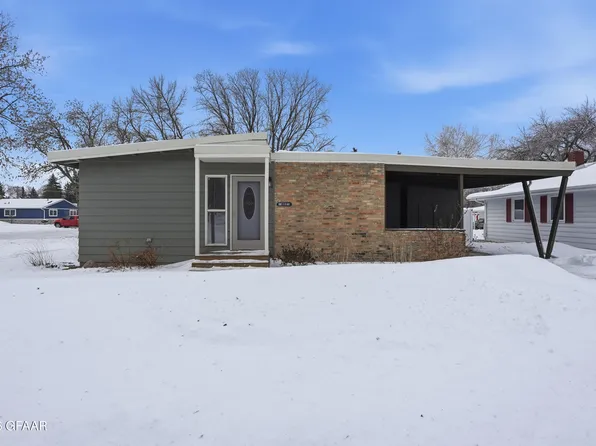 403 22nd Ave S, Grand Forks, ND 58201