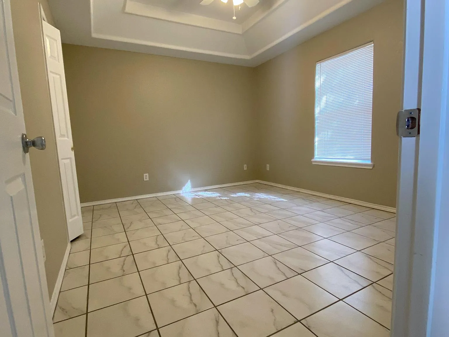 2 bed, 950 sqft, $729 — Photo 4