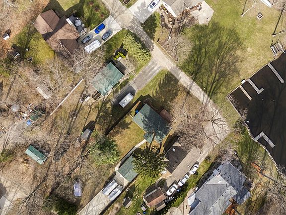 4th image of 10136 Beechwood Dr