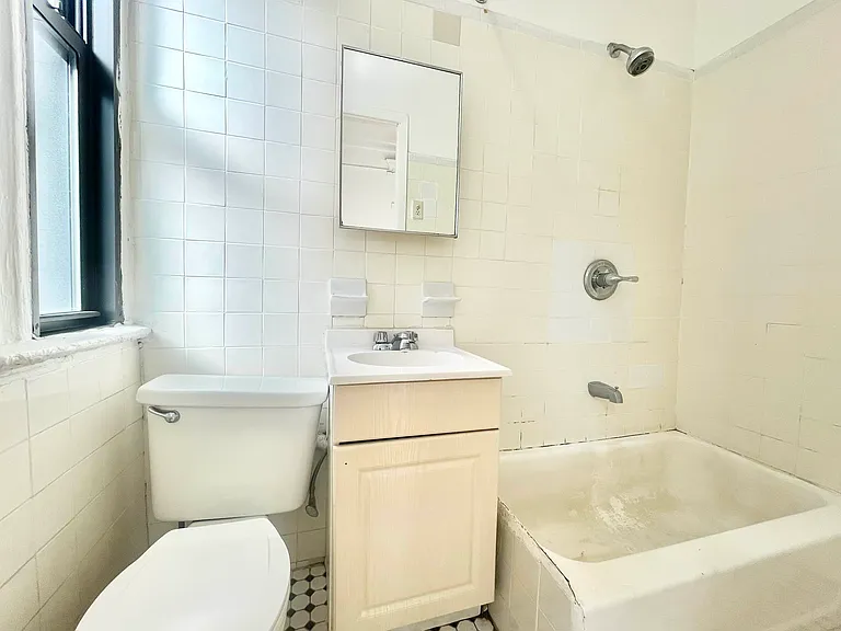 124 31st St #3R — Photo 16