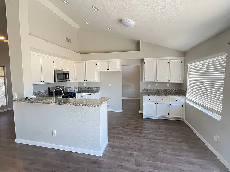 28870 Somme Ct — Photo 2