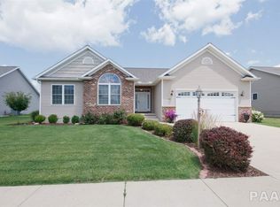 1421 Aspen Dr, Washington, IL 61571