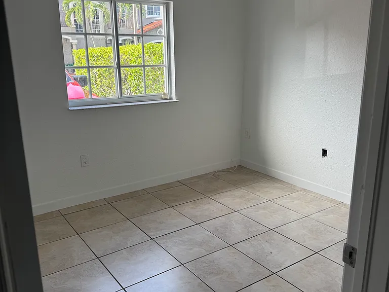 16825 NW 14th Ave — Photo 8