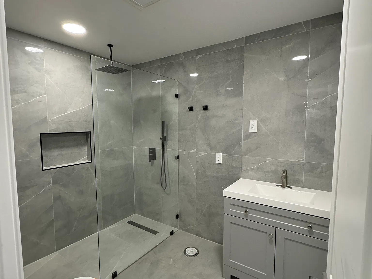 3 bed, 1038 sqft, $3,600 — Photo 2