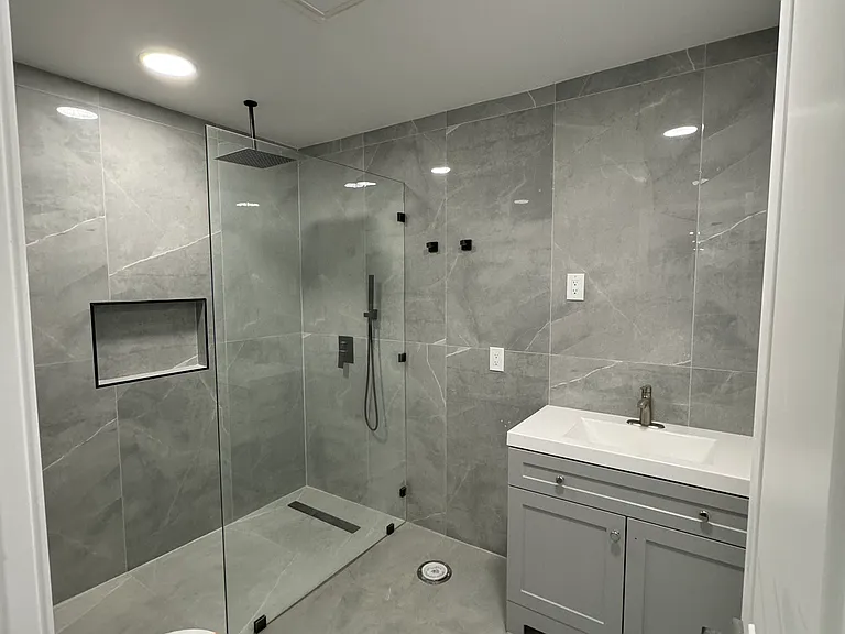 902 Thelma Way — Photo 2