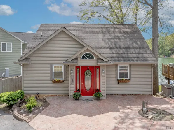 11007 Woodward Dr, Byron, MI 48418