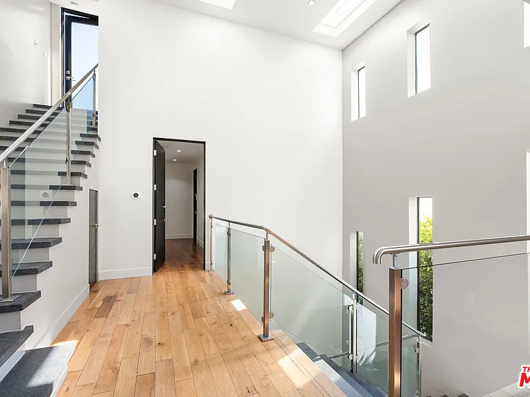 528 N Crescent Heights Blvd — Photo 13