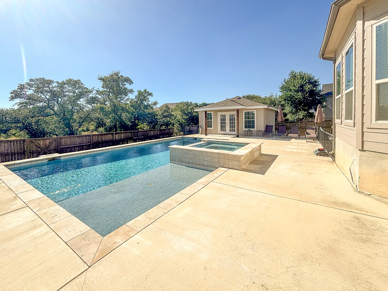 5 bed, 4.5 bath, 4022 sqft, $5,500 — Photo 3