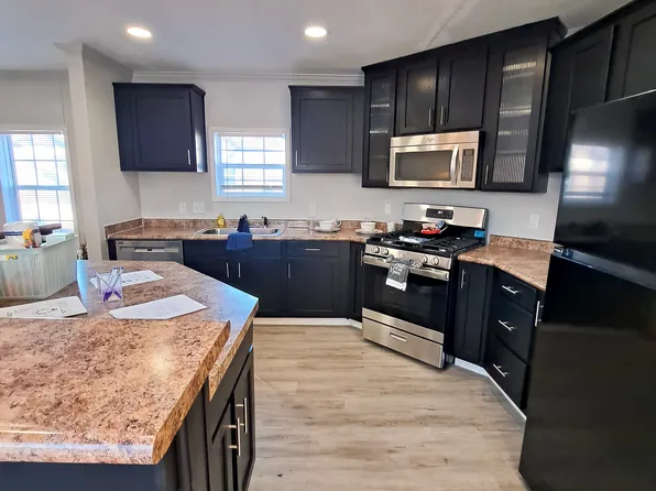 85 Deerwood Dr, Centralia, IL 62801