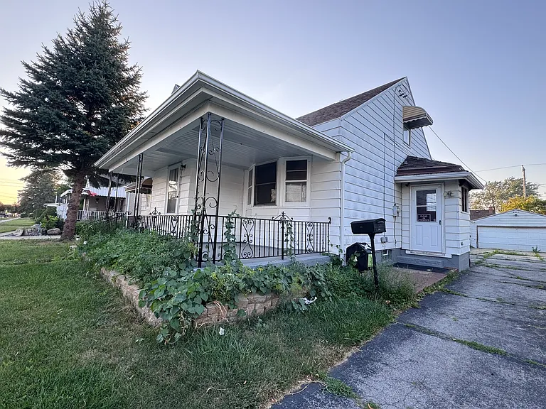 Straley Ave — Photo 27