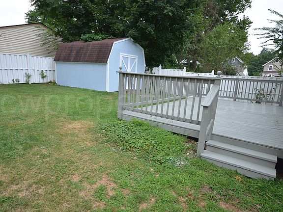 2nd image of 518 Lamont St