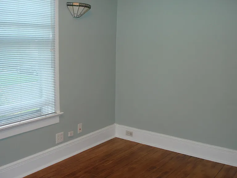 Windows Facing Warner
from 2nd Bedroom