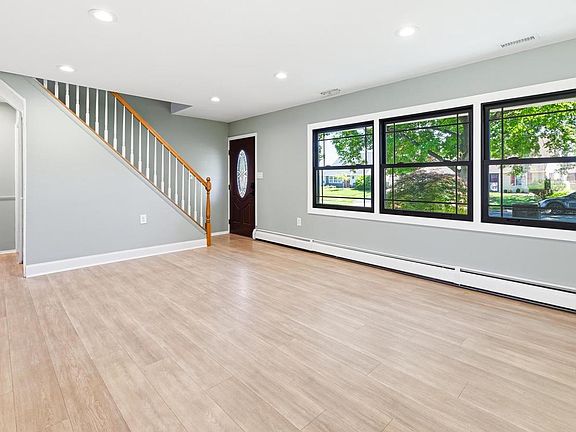 2nd image of 17 Cloister Rd