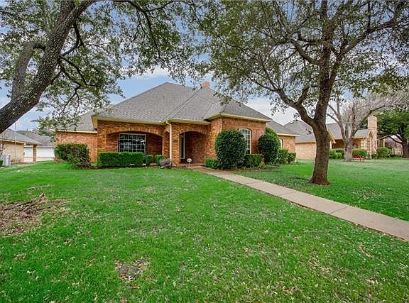2nd image of 1404 Thistlewood Dr