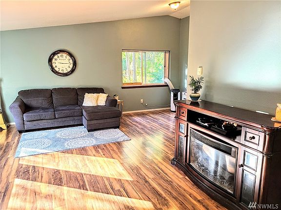 3rd image of 22123 Bluewater Dr SE