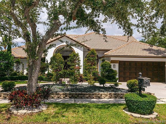 2nd image of 1057 Poplar Cir
