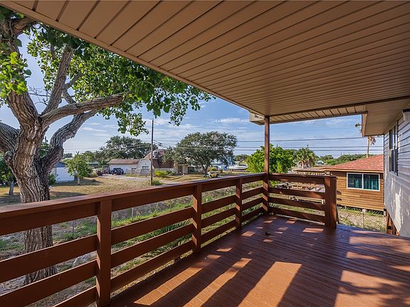 4th image of 3830 Jamaica Dr