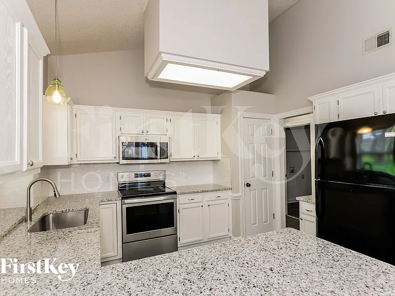 12137 Moonshadow Ln — Photo 7