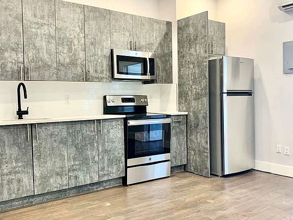 2nd image of 355 Marion St #3