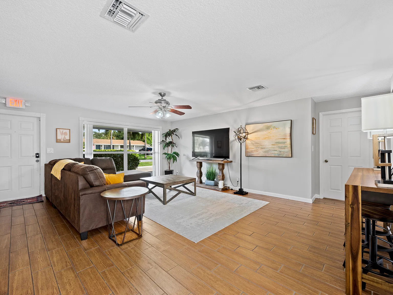 4 bed, $14,000 — Photo 2