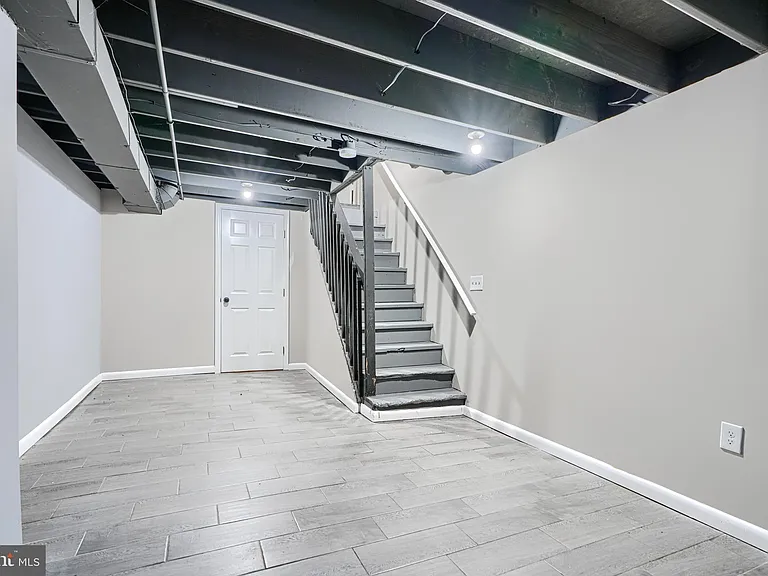1127 Sargeant St — Photo 29