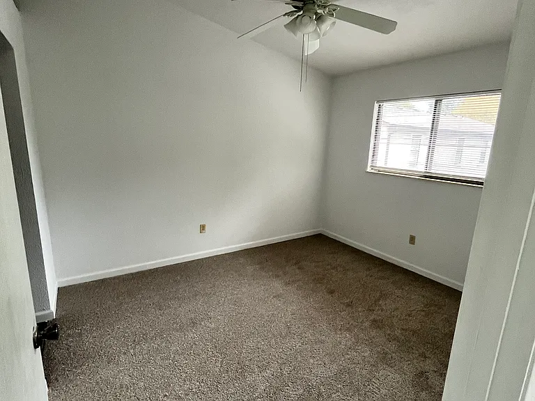 406 N Hesperia St #G — Photo 7