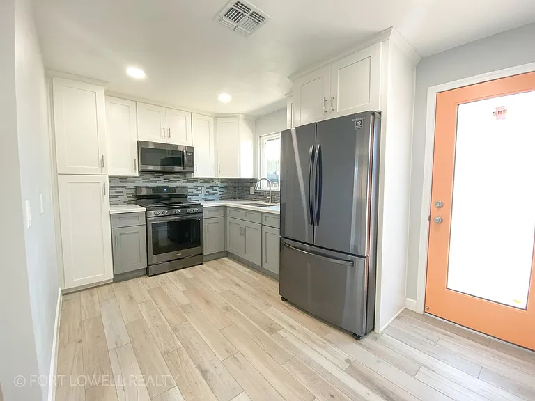 2626 E Culver St #1-2 — Photo 4