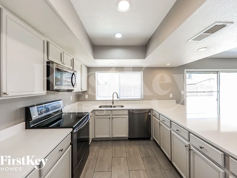 4855 W North Ln — Photo 5