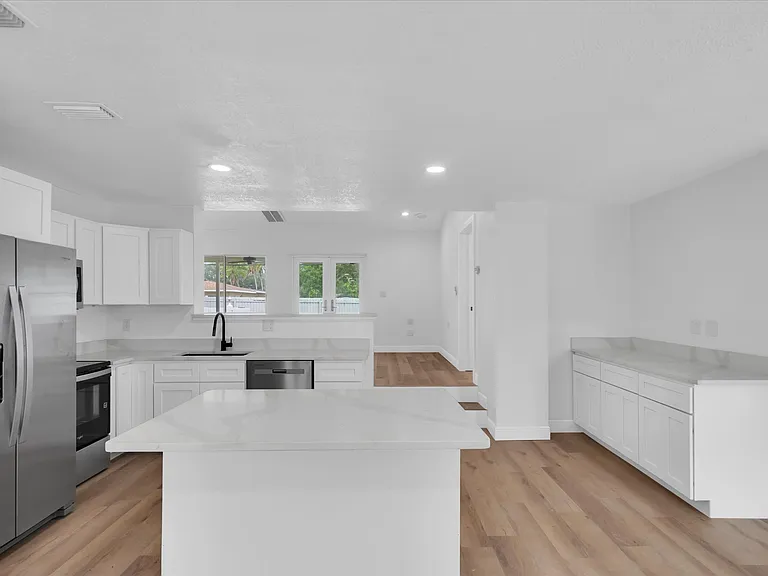 3811 Huntington St NE — Photo 11