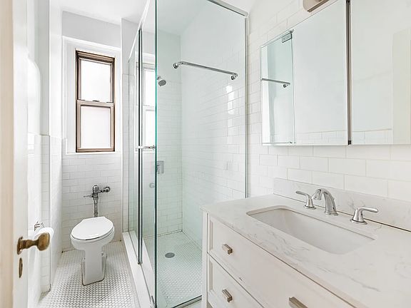 5th image of 210 W 19th St APT 5G