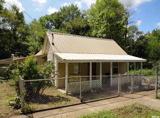 307 W Chamness St, Creal Springs, IL 62922