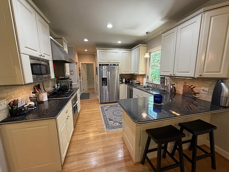 Kitchen counter & kitchen
