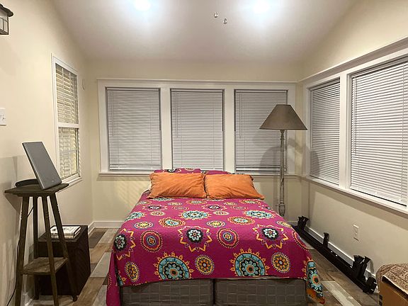 Rear bonus room or 3rd bedroom