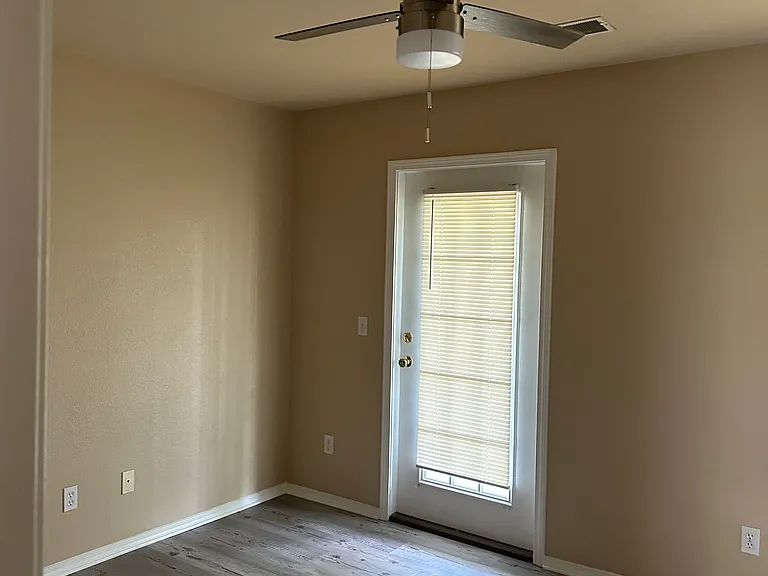 156 University Pkwy — Photo 9