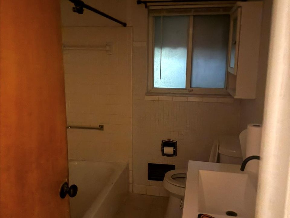 8495 Potomac Ave, photo 13