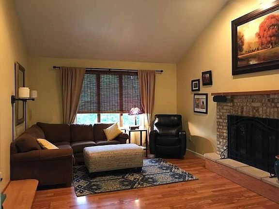 3rd image of 816 Chateau Dr