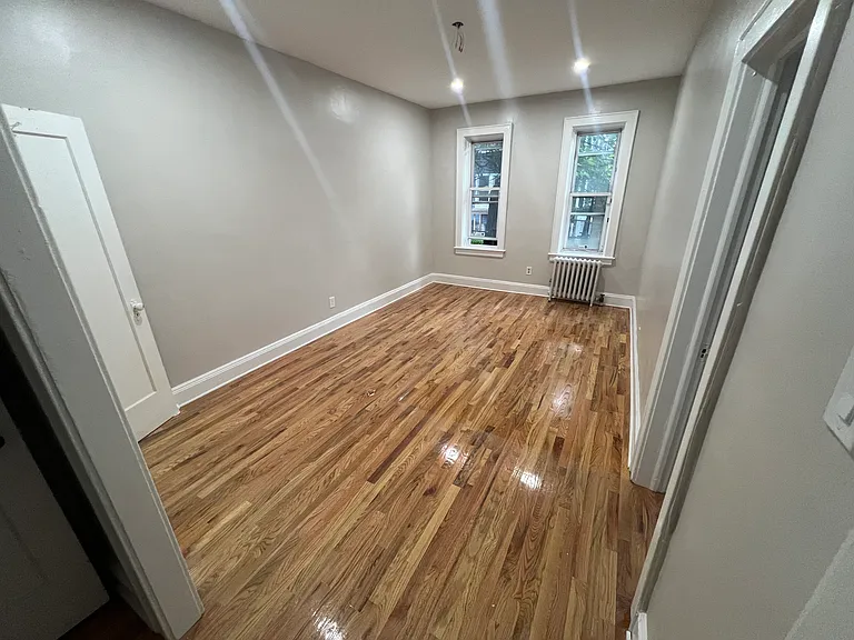 153 Roosevelt Ave #1B — Photo 4