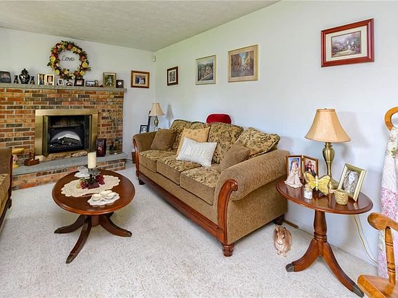 3rd image of 28 Mertensia Ln
