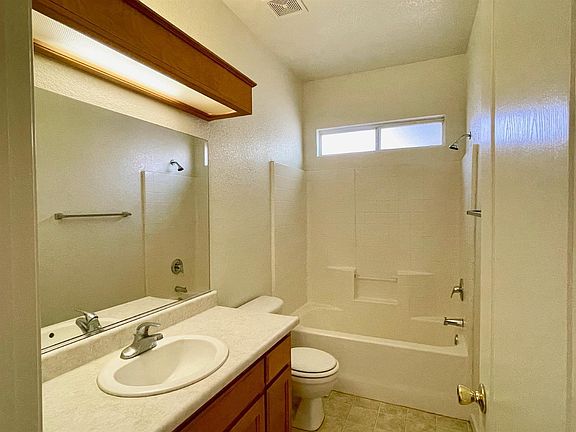 4th image of 653 Stonewood Dr