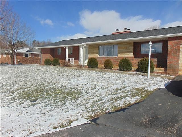 2nd image of 705 Summit St