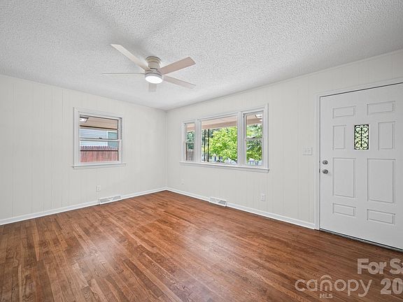 4th image of 240 Nila Dawn Ave