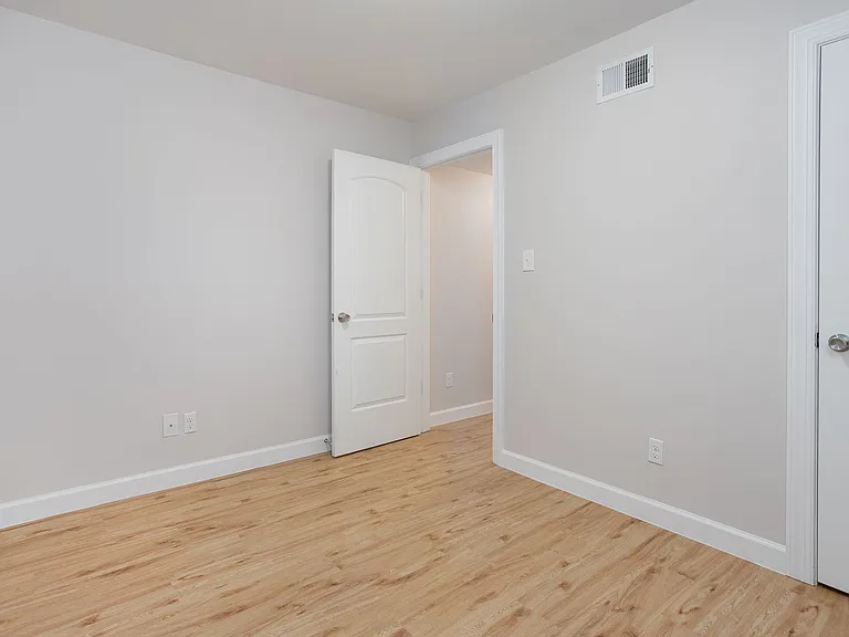 Elon Place — Photo 14