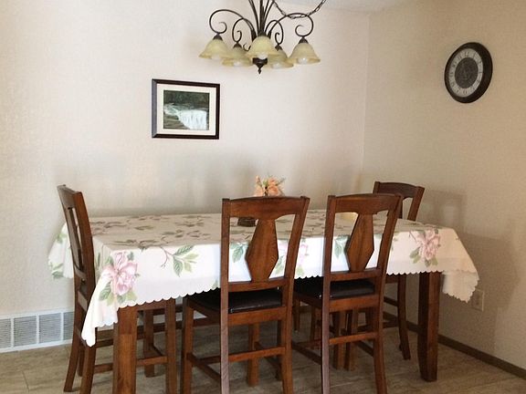 Dining room (from living room)