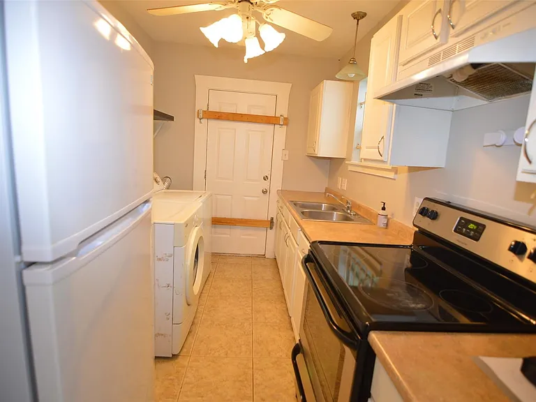 2712 Holman St #B — Photo 4